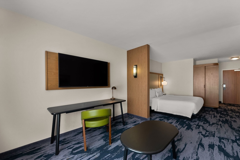 Suite, 1 King Bed with Sofa bed - Photo 3