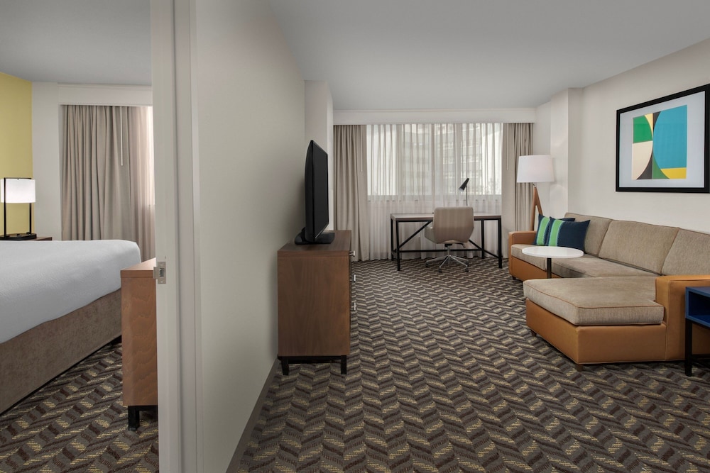 Suite, 1 Bedroom, Corner - Photo 6