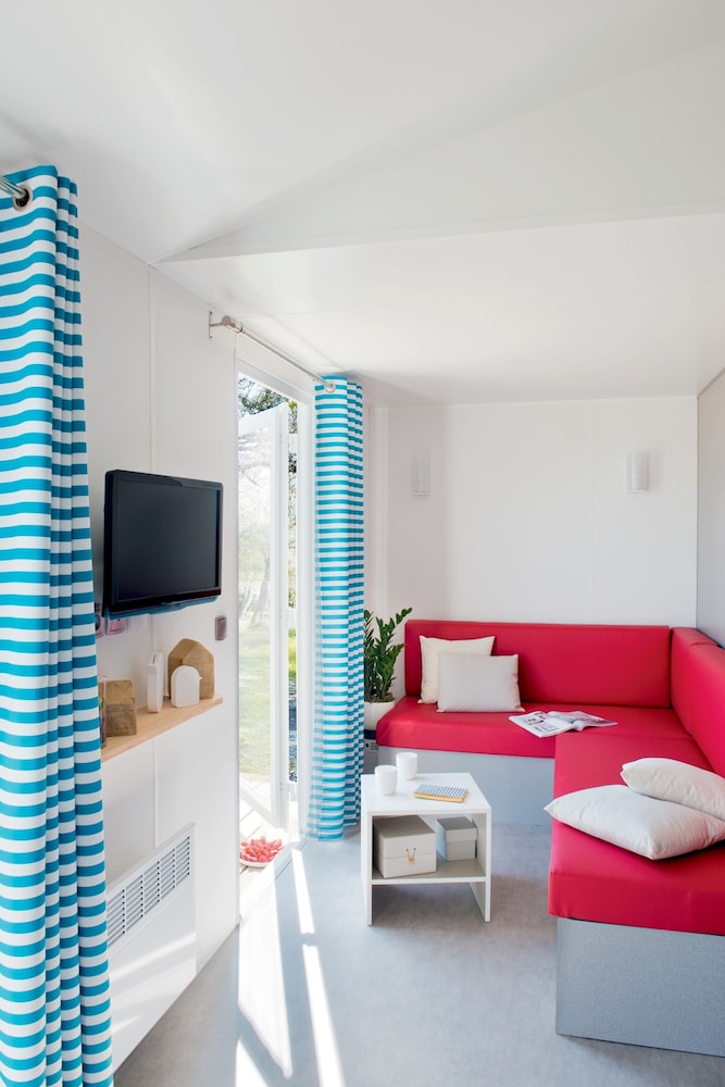 Mobile Home, 3 Bedrooms (Privilège TV, 2569644)