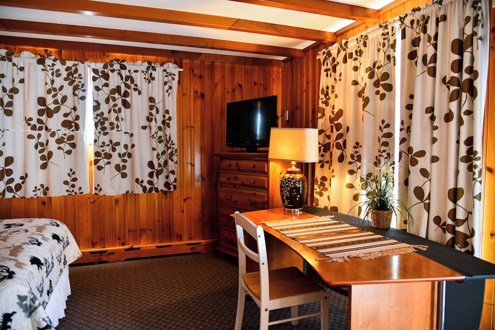 Honeymoon Room, 1 Queen Bed, Hot Tub, Beach View photo 2