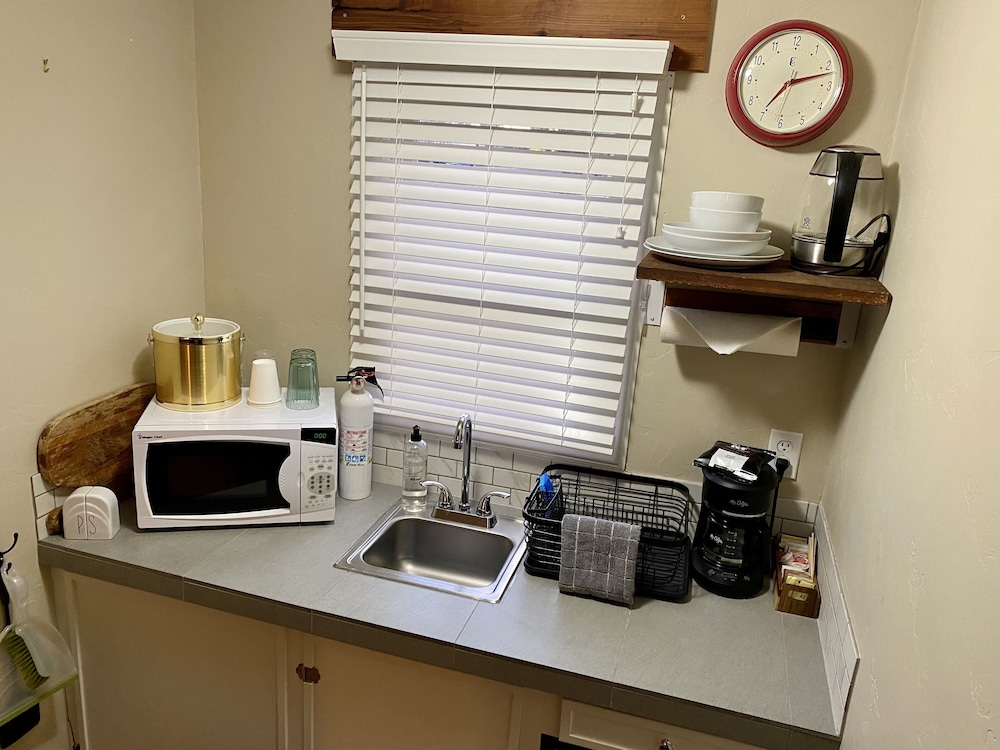 Queen Cottage with Premier Kitchenette