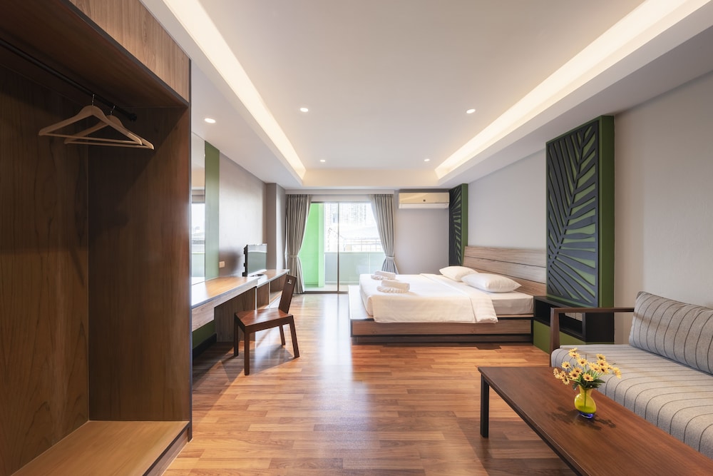 Superior King Bed photo 3