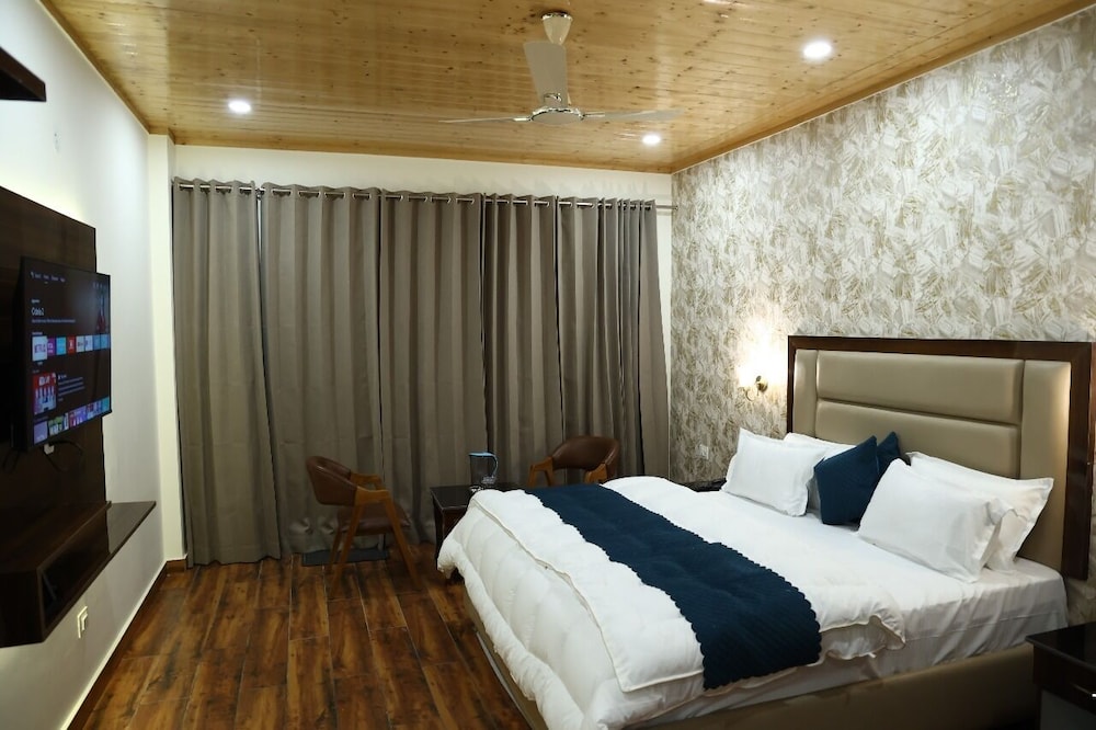 Luxury Suite, Balcony, Mountain View photo 1