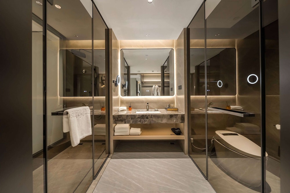 Superior Room, 1 King Bed, Non Smoking photo 3