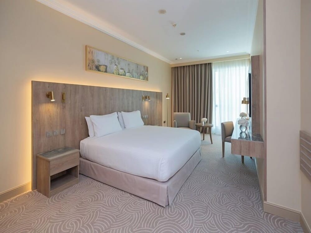 Superior Room, 1 King Bed, City View - Photo 1