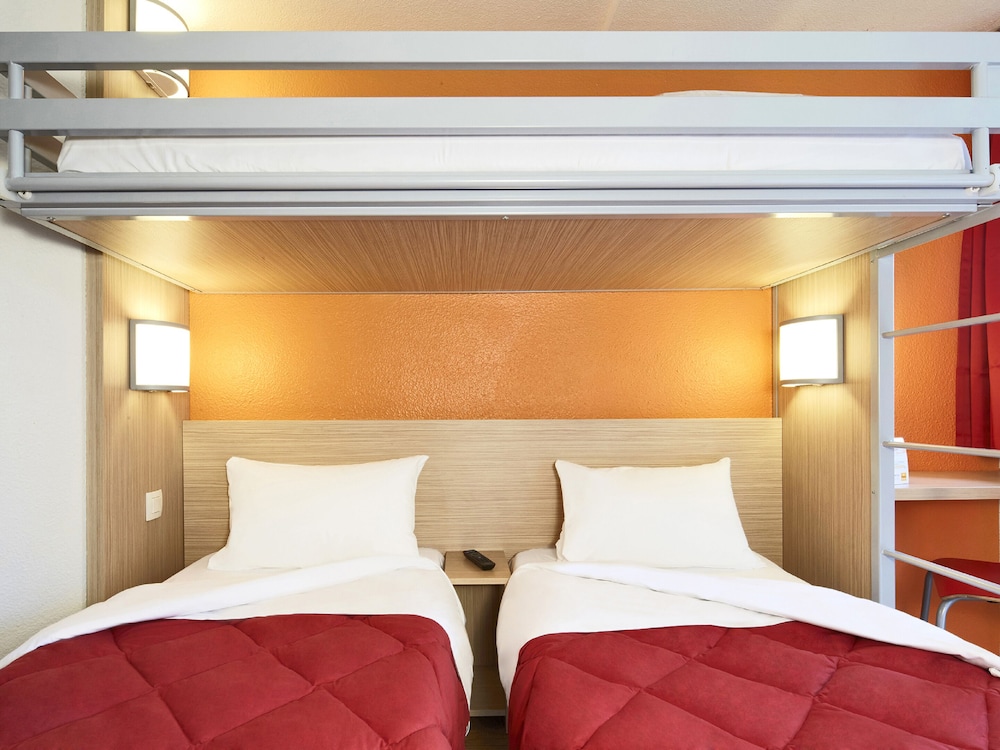 Standard Room, 3 Twin Beds - Photo 4