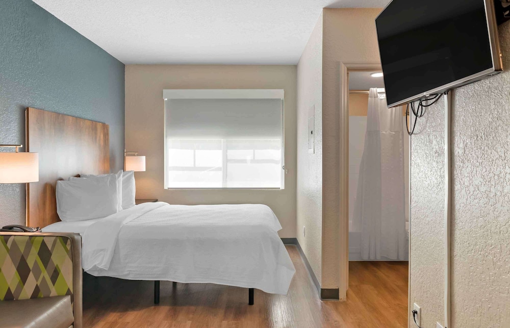 Studio, 1 Queen Bed, Accessible, Non Smoking (Hearing Impaired) - Photo 1