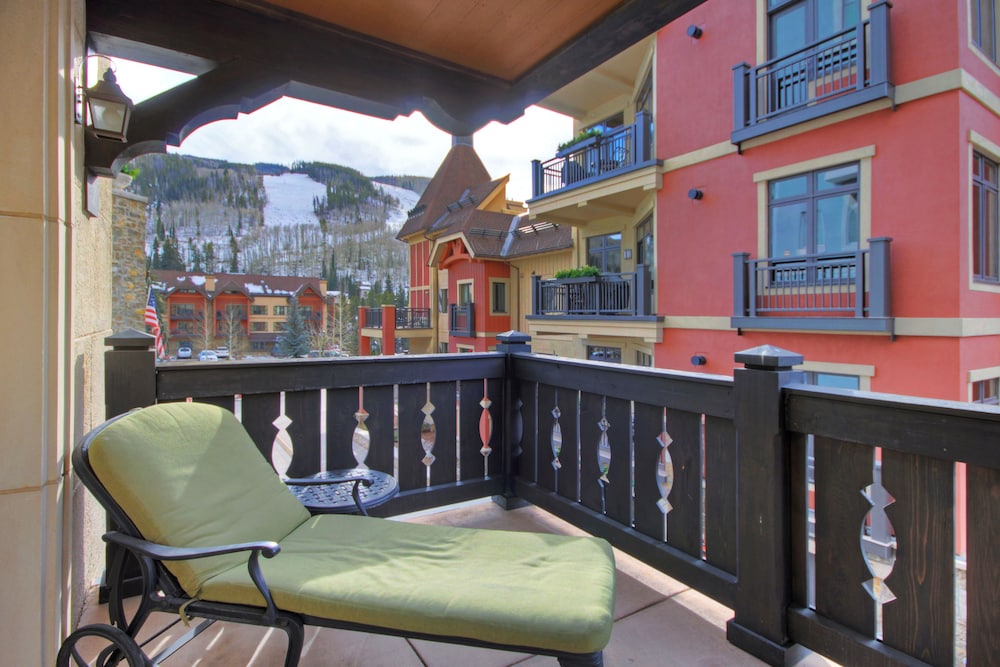Suite, 1 King Bed (Arrabelle) - Photo 9