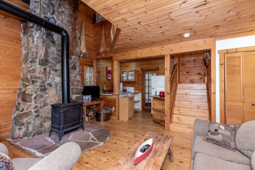 House, 4 Bedrooms, Partial Lake View, Lakeside photo 1