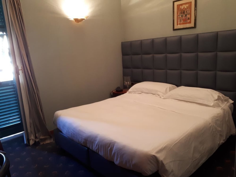 Standard Double Room photo 2
