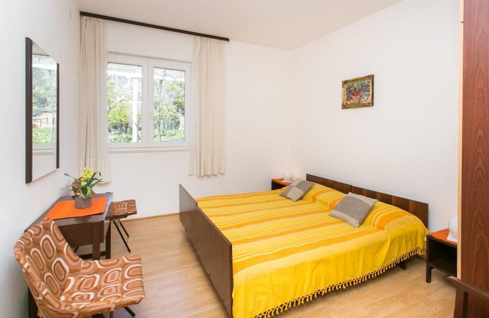 Apartment (Three-Bedroom Apartment)