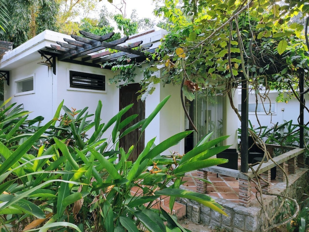 Deluxe Bungalow photo 3