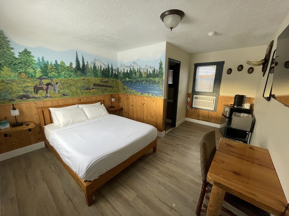 Standard Room, 1 Queen Bed, Non Smoking, Mountain View
