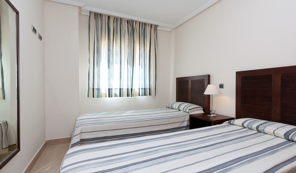Apartment, 2 Bedrooms, Pool Access (2a) photo 2