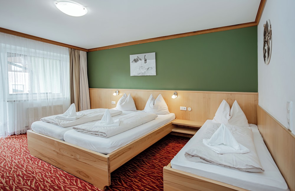 Classic Triple Room, 1 Bedroom, Sauna, Mountain View