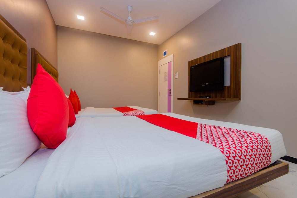 Deluxe Double or Twin Room, 1 King Bed