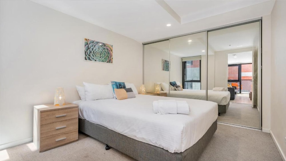 Executive Apartment, 1 Bedroom, City View thumbnail 5