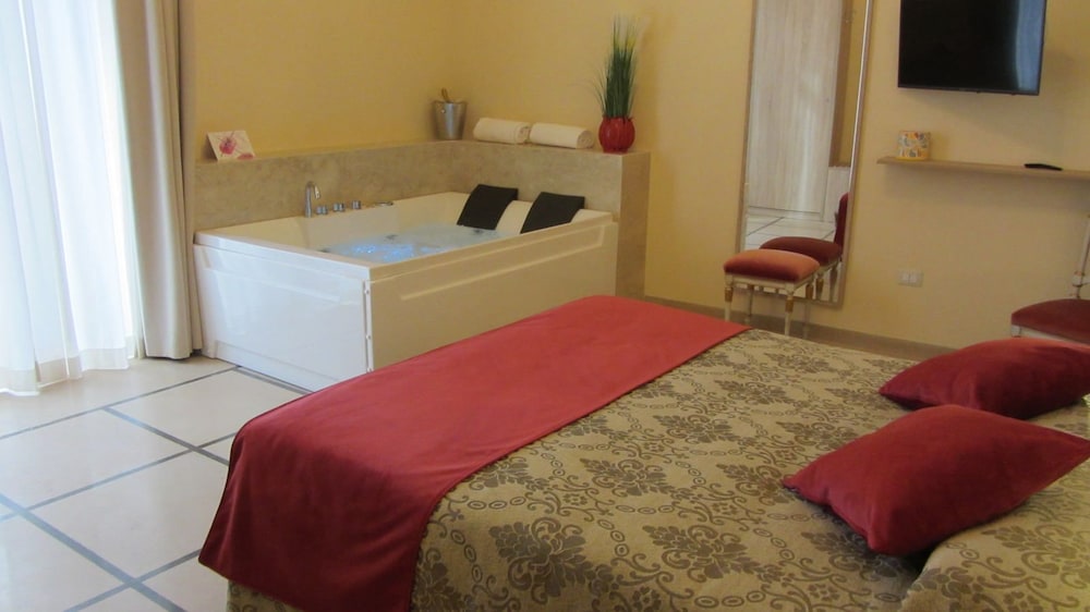 Double Room, Jetted Tub