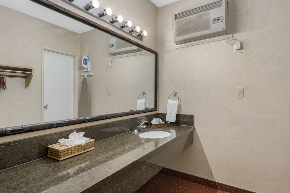 Room, 2 Double Beds - Photo 3