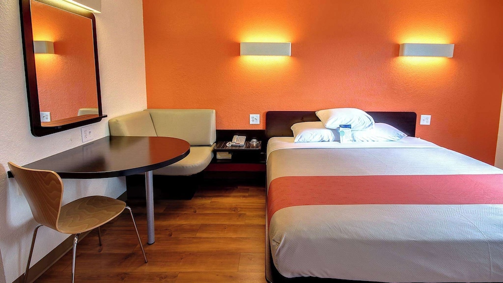 Standard Room, 1 Queen Bed, Non Smoking, Kitchen photo 1