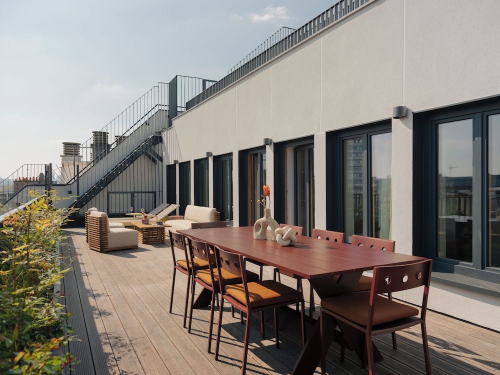 Three-Bedroom Apartment with balcony