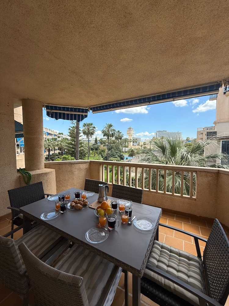 Apartamento Familiar con Vista al Jardín