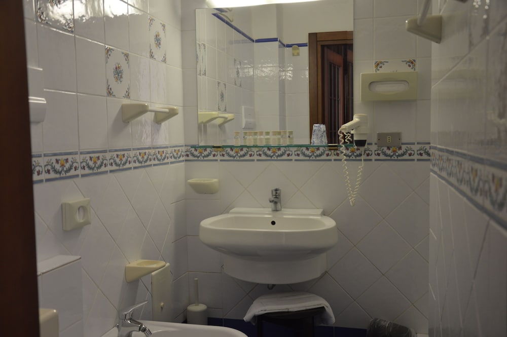 Comfort Double or Twin Room, Courtyard View photo 3