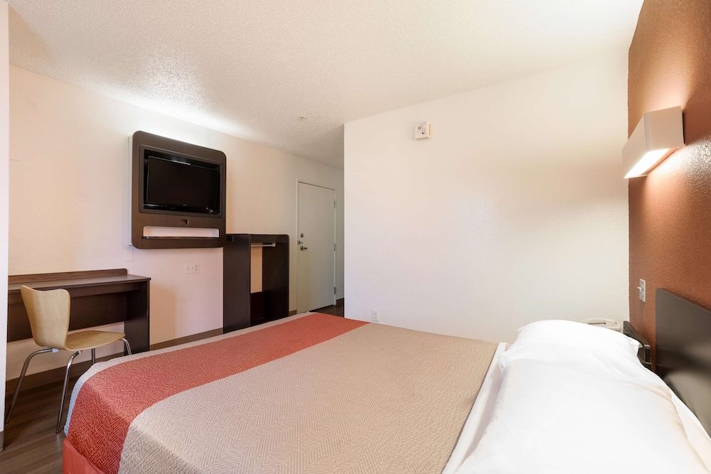 Premium Room, 1 Double Bed, Non Smoking, Refrigerator & Microwave