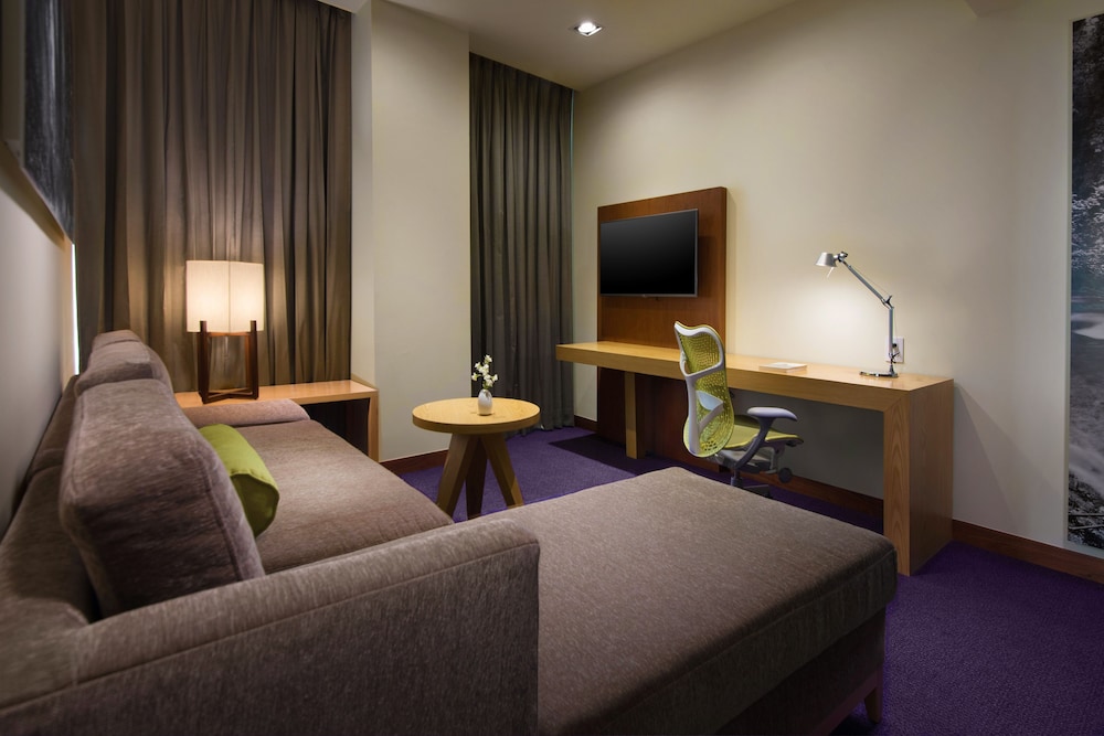 Suite, 1 King Bed
