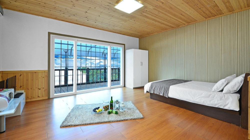 Basic Room, 1 Bedroom (Orange ( F2 )) - Photo 1