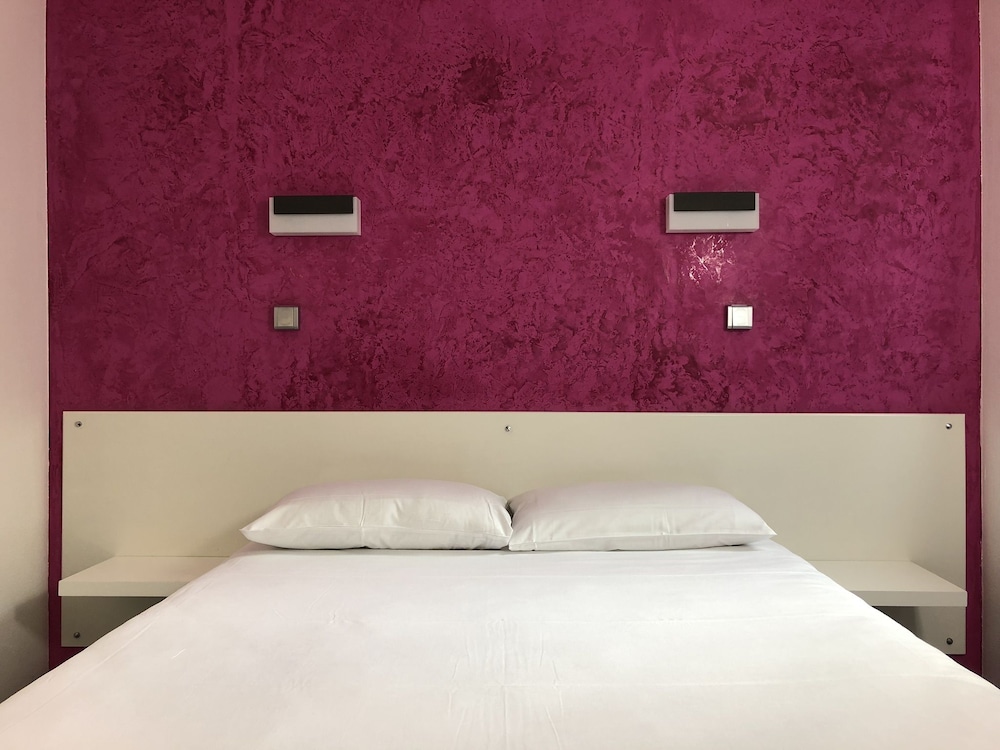 Double Room - Photo 8