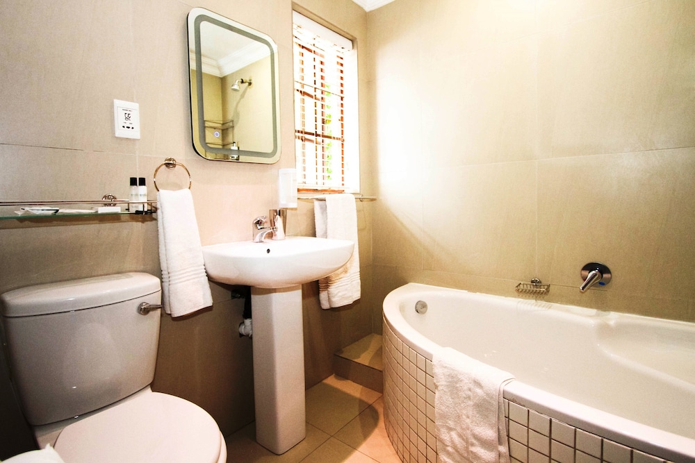 Standard Double Room - Photo 10