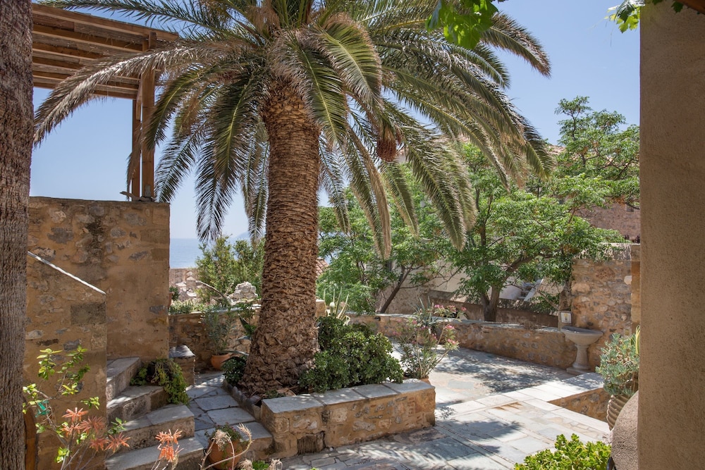 Apartment, Mezzanine photo 2