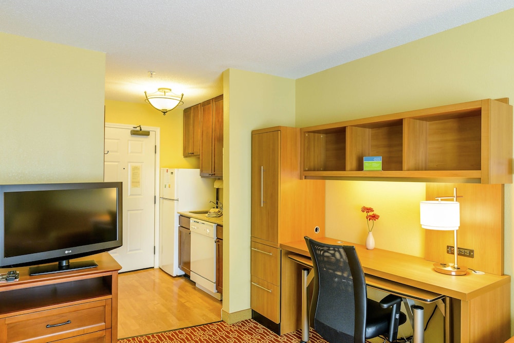 Studio, 1 Queen Bed With Sofa Bed (Mobility/Hearing Access, Roll-In Shwr)