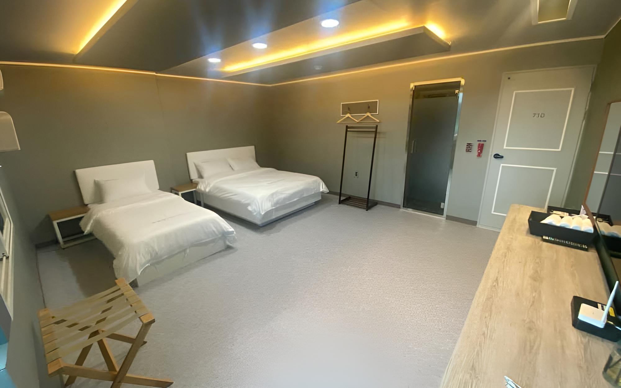 Room (VIP Twin-Riverside night view (High-q) photo 2