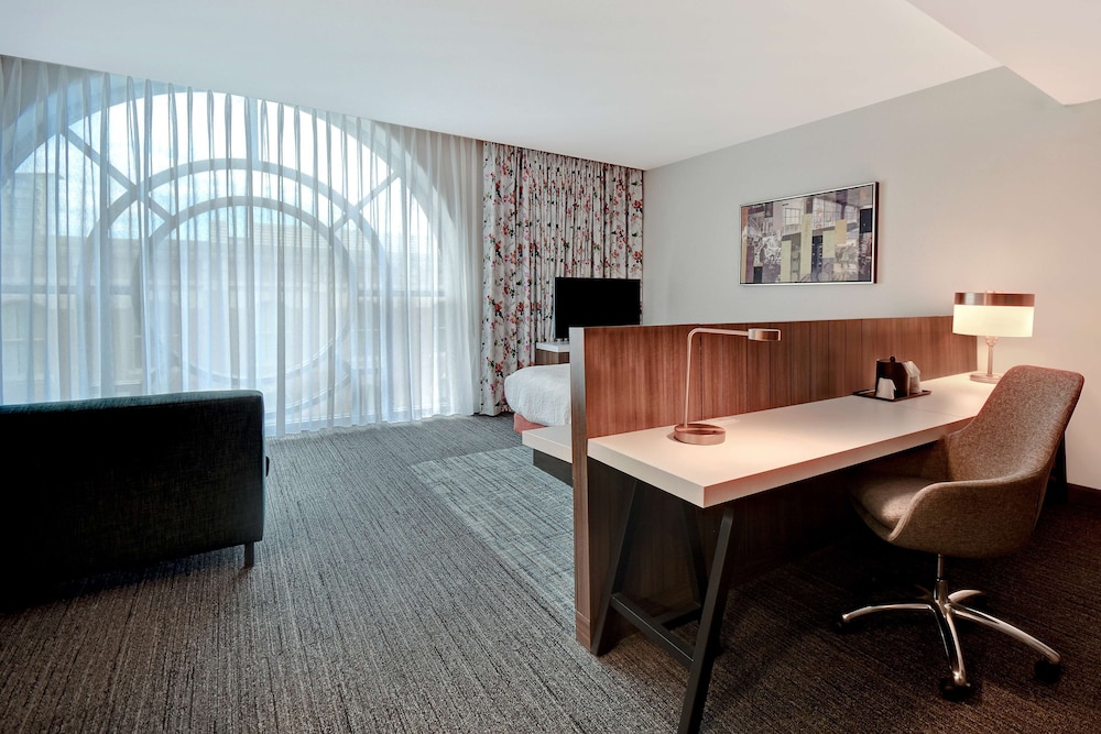 Deluxe Room, 1 King Bed - Photo 1