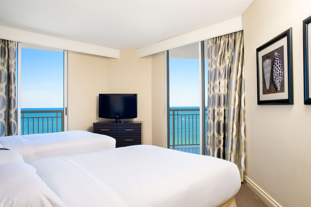 Suite, Multiple Beds, Accessible, Partial Ocean View (Roll-In Shower) - Photo 1