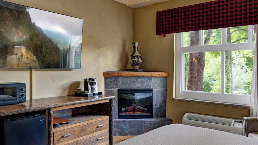 King Fireplace Parkway photo 3