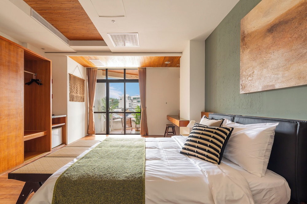 Deluxe double room with balcony photo 2