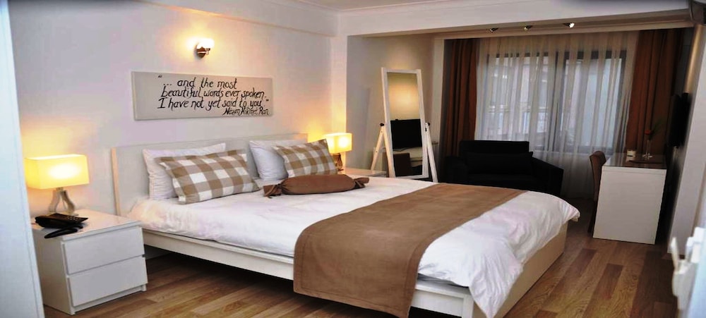 Deluxe Double Room, 1 King Bed photo 2
