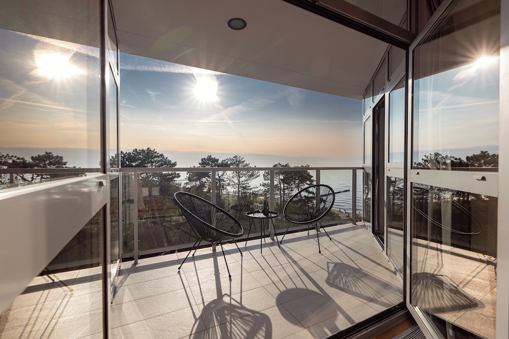 Deluxe Apartment, Partial Sea View (III)