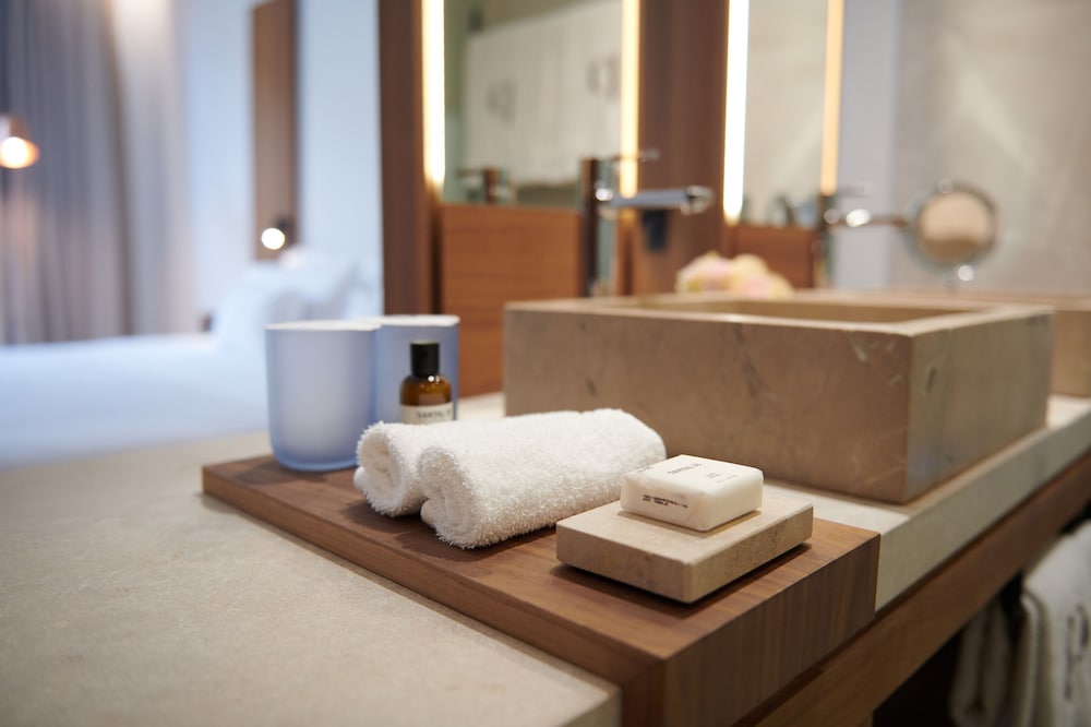 Standard Room (Parking and Spa Access) thumbnail 5