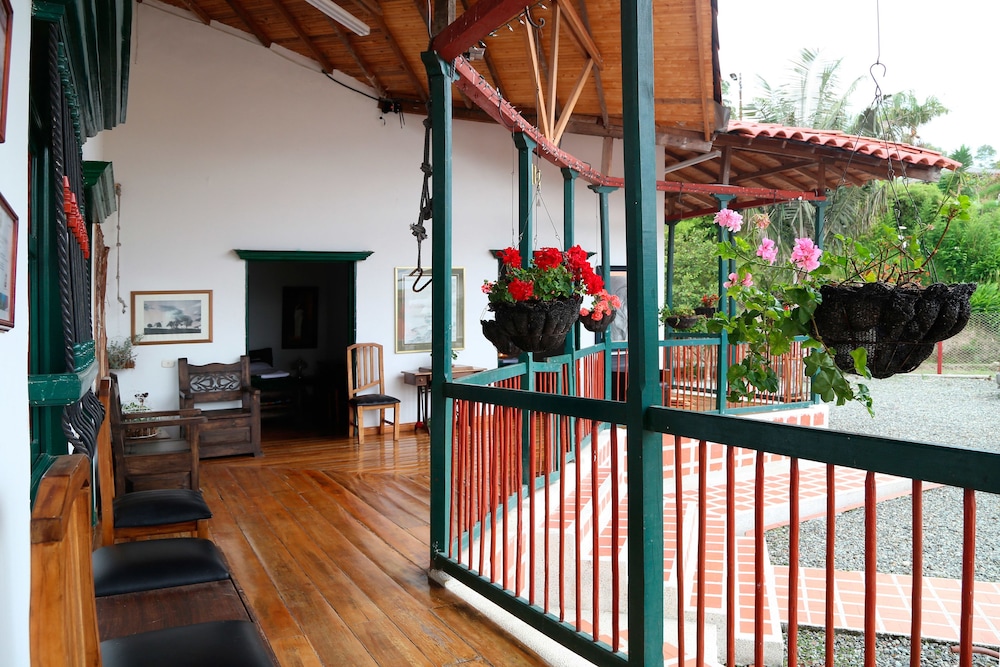 Family Room, Multiple Beds, Private Bathroom, Ground Floor photo 2