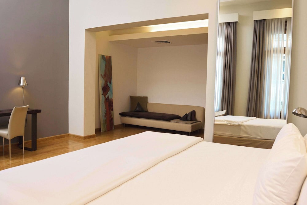 Suite, 1 King Bed photo 1