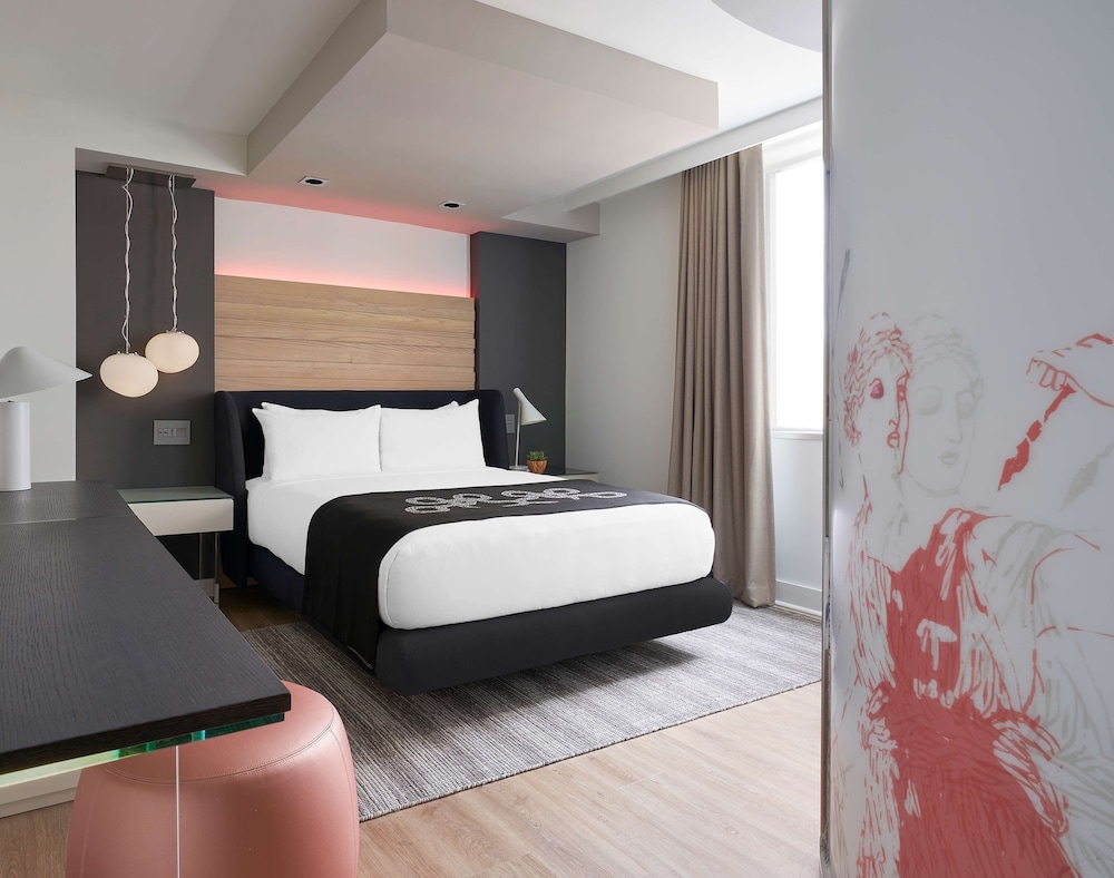 Room, 1 Queen Bed, Accessible Bathtub (Mobility/Hearing) - Photo 1
