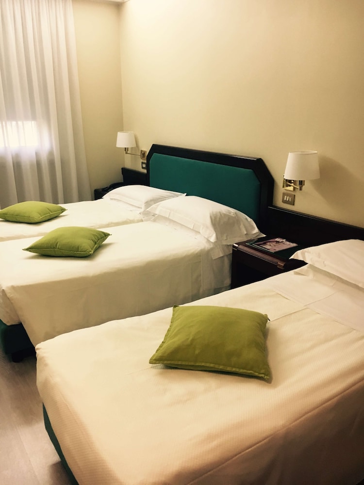 Standard Room, Multiple Beds, Smoking