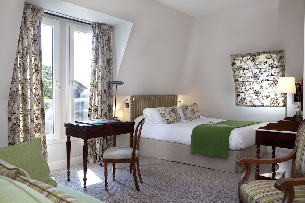 Charme Room, in the Pavilion or in the Castle