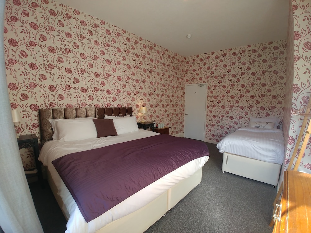 Standard Triple Room, Hill View photo 2