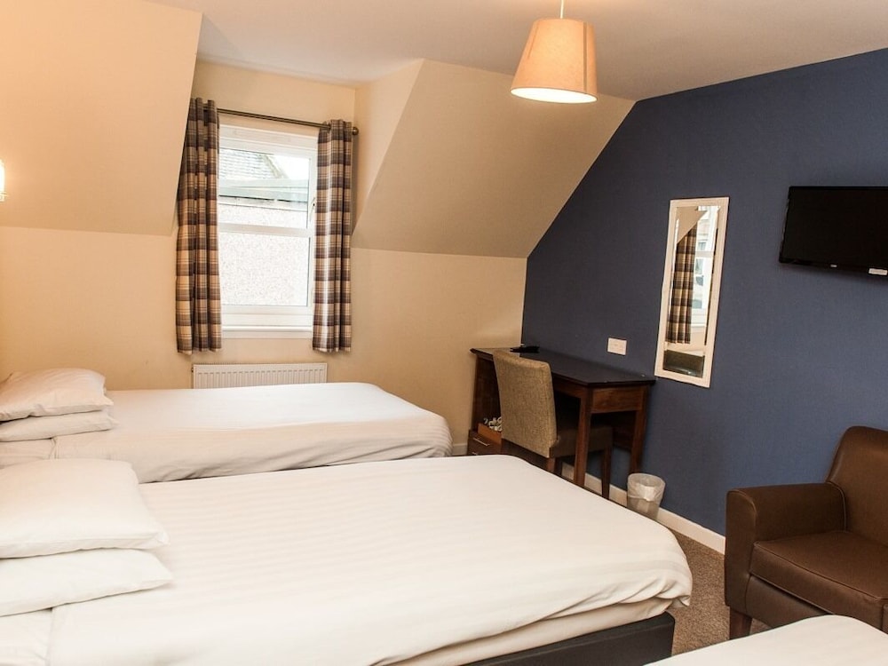 Triple Room, Ensuite photo 1