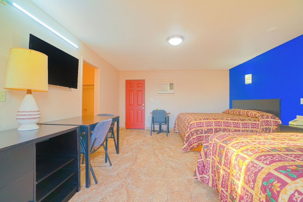 Room, Multiple Beds - Photo 3